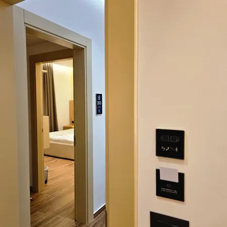 Boutique Ahmeti * ساراندا