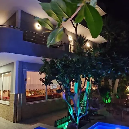 Boutique Ahmeti סרנדה
